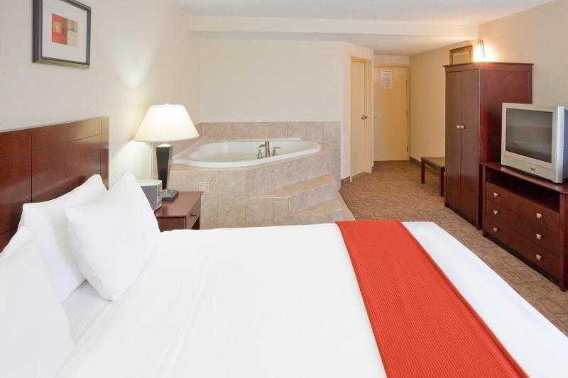 Express Washington Dc East- Andrews Afb By Ihg